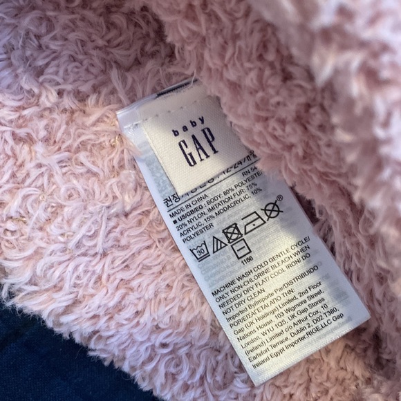 NWOT Super soft winter hat with Pom poms - Picture 3 of 4